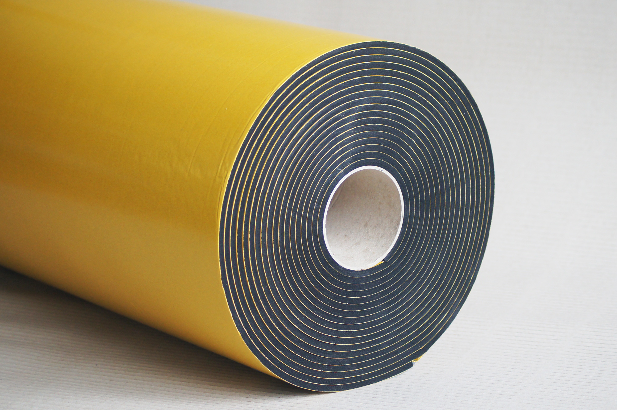 Rollo de Hule: Material Duradero y Versátil